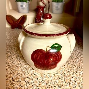 Pottery with lid apple pattern like new
